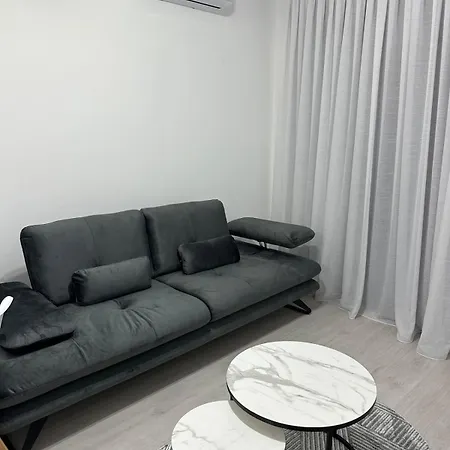 Lägenhet M's Apartment-cozy Getaway In The Heart Of The *