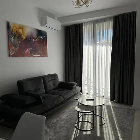 Lägenhet M's Apartment-cozy Getaway In The Heart Of The *